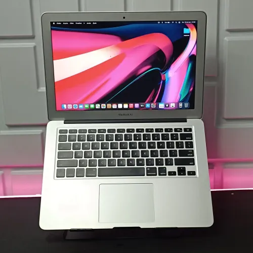Macbook Air - Intel Core i7 - 8GB RAM - Bateria 100% - 13" 