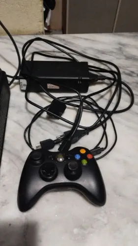 Videogame Xbox 360 vai com alguns jogos valor 700,00