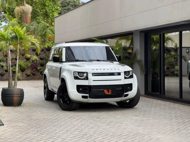 Land Rover Defender 110 2.0 Turbo HSE SI4 AUT 2021