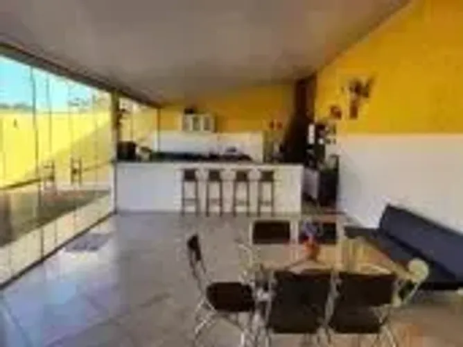 Excelente casa no Condomínio Mônaco no Incra 9 com 3 Quartos sendo 2 suítes.