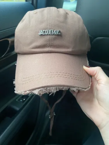 Boné marrom com corda de apoio - jacquemus