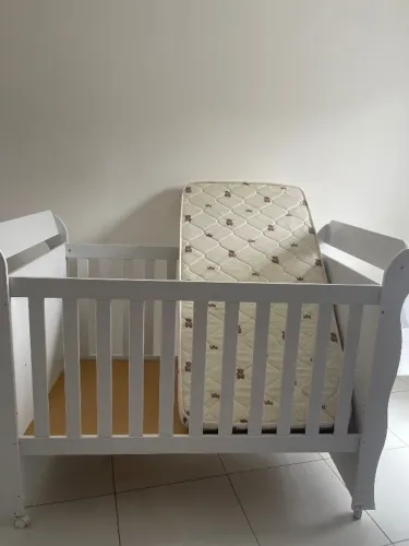 Berço e colchão