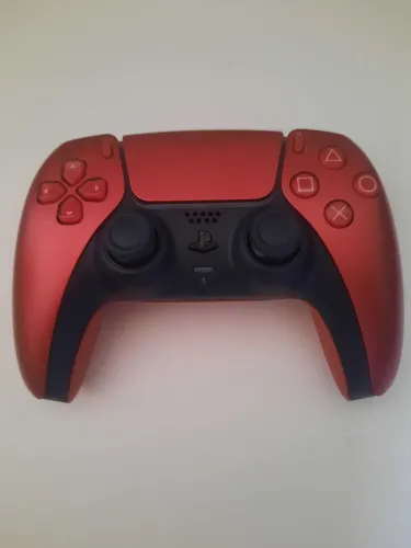 Controle de PS5 vermelho metálico