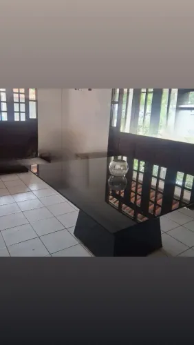 Mesa de vidro preta
