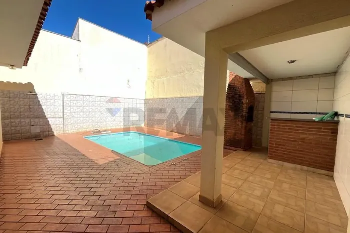 Casa com piscina no Jardim Stábile!