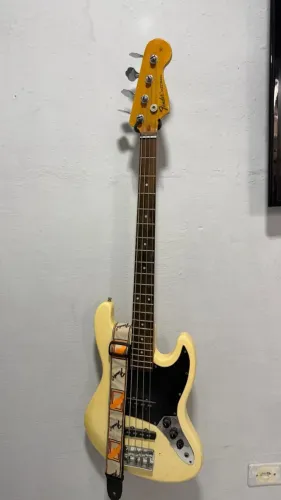 Contra Baixo Fender + Pedais