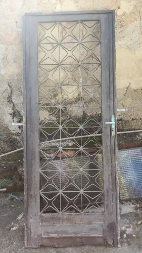 Porta de ferro