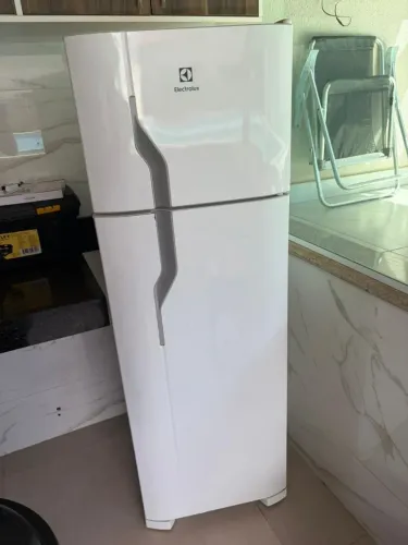 Geladeira Electrolux 260L