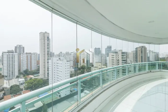Cobertura duplex com 264m² a venda ou locação em Moema com, 4 dormitórios sendo 2 suítes e