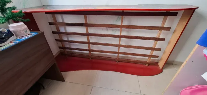Cama Infantil Solteiro em Formato de Carro - Vermelha