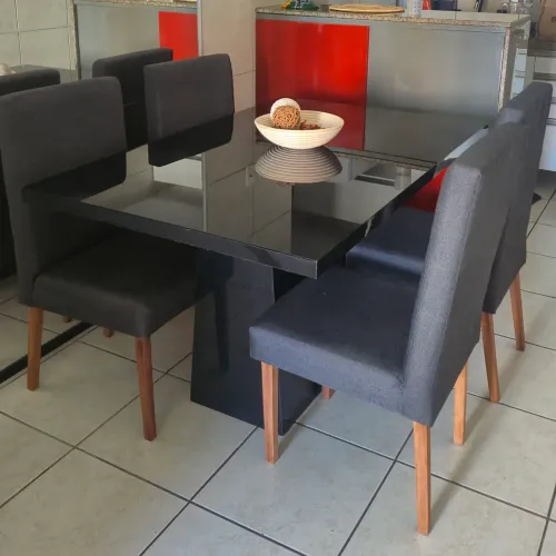 Mesa de Jantar com Tampo de Vidro Preto + 4 Cadeiras