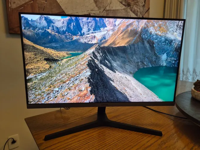 Monitor 4K Samsung UR550 28"