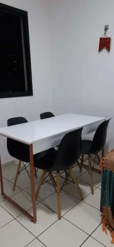 Mesa e cadeiras 