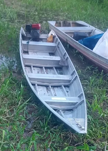 Vendo essa canoa com motor
