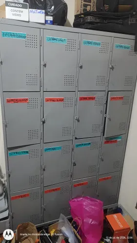 Armário de aço. Guarda roupas. Organizador.