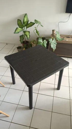 Mesa de Plástico Quadrada Preta - Ideal para Área Externa/Varanda
