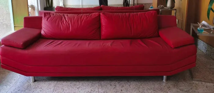 Sofa vermelho perfeito estado para vender rápido 