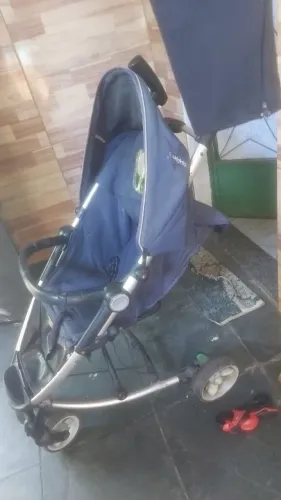 Vendo berço 180, vendo carrinho 100...n estar novo mais dar pra usar!