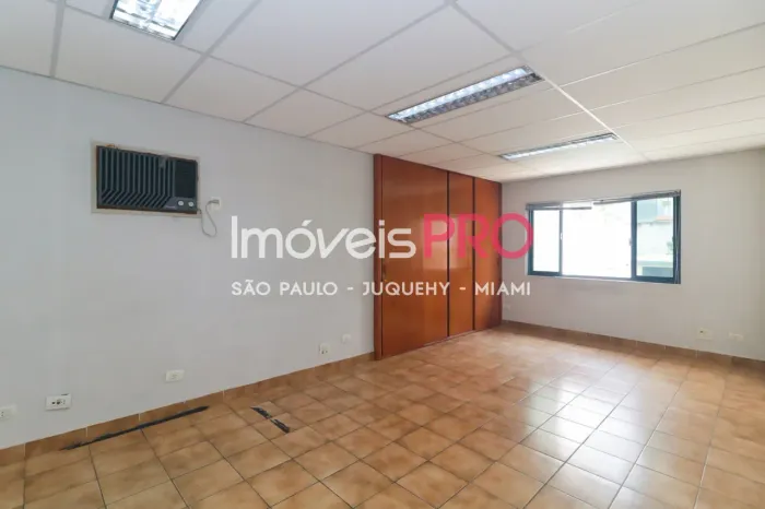 Rua movimentada na Vila Olímpia, imóvel comercial excelente, terreno 10x50.