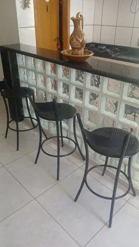 Vendo 5 banquetas (ou avulsa por 100) p balcão cozinha, sala,área gourmet ou comércio.