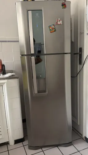 Geladeria Eletrolux Frostfree e Freezer em perfeitas condições