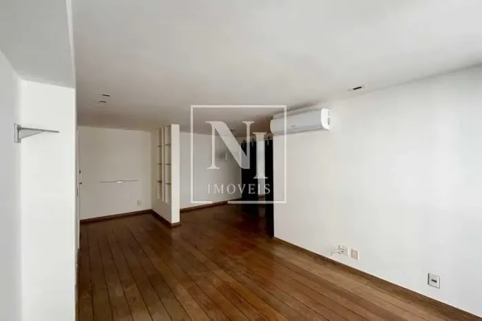 Apartamento : Padrão / Residencial / Leme