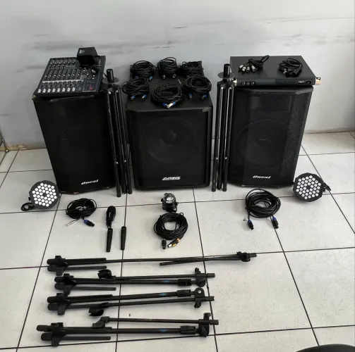 Aparelhagem de som completa para banda pequena e média.