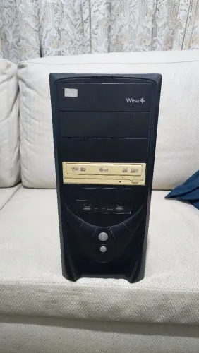 Computador com monitor 17 LCD - Windows 10 original com chave - gabinete Full ATX 7 baias