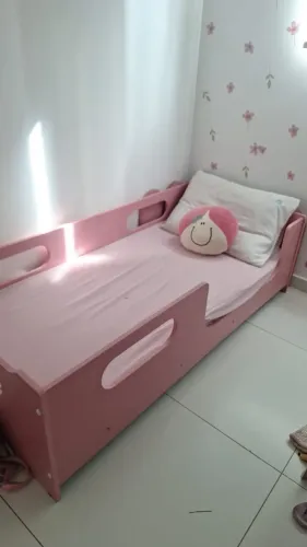 Cama montessoriana infantil