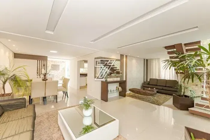 Casa em condomínio a venda tem 310m² com 3 quartos no Orleans - Curitiba - PR