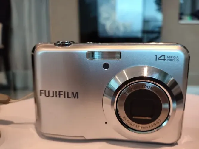 Câmera Fujifilm Finepix Av150 Prata Com SD No Estado