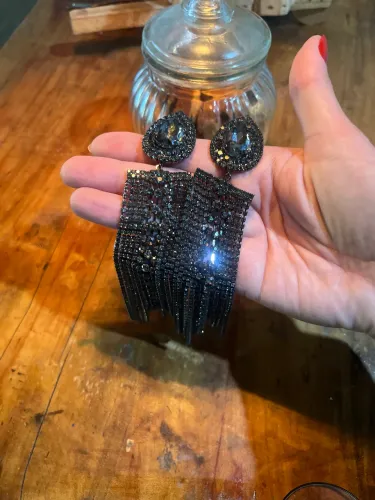 Brinco strass preto 