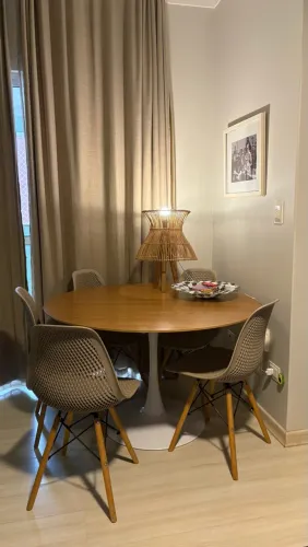 vendo conjunto de 5 cadeiras eiffel praticamente novas