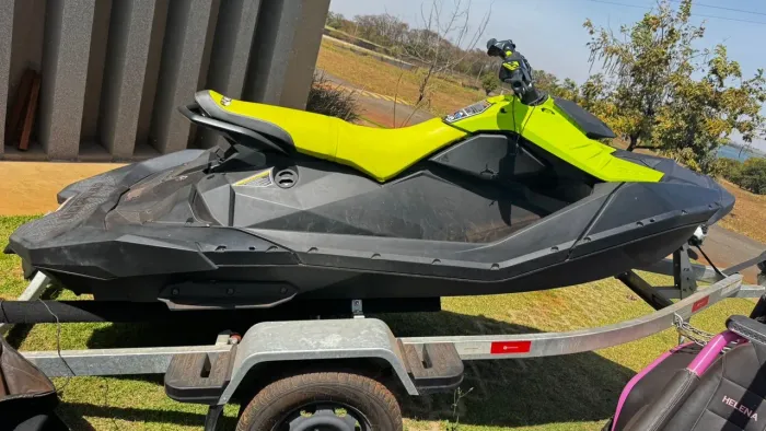 Jet ski seadoo spark trixx 3 lugares