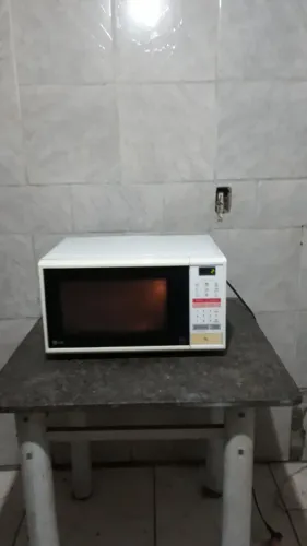 Microondas LG 26 litros funcionando perfeitamente. 