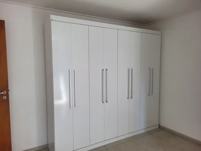 Guarda roupa semi novo 8 portas branco