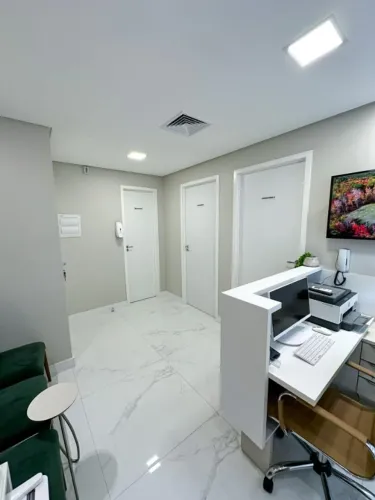 Consultório completo e mobiliado | 2 salas + recepção | 48 m2