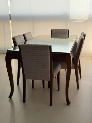 Conjunto de Mesa de jantar com 6 cadeiras em madeira e vidro espelhado da Lider Interiores