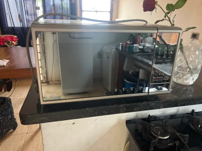 Micro onda semi novo LG 30 litros