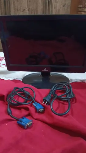 Monitor Goldentec e caixinha de som Inova (para retirar peças/com defeito)