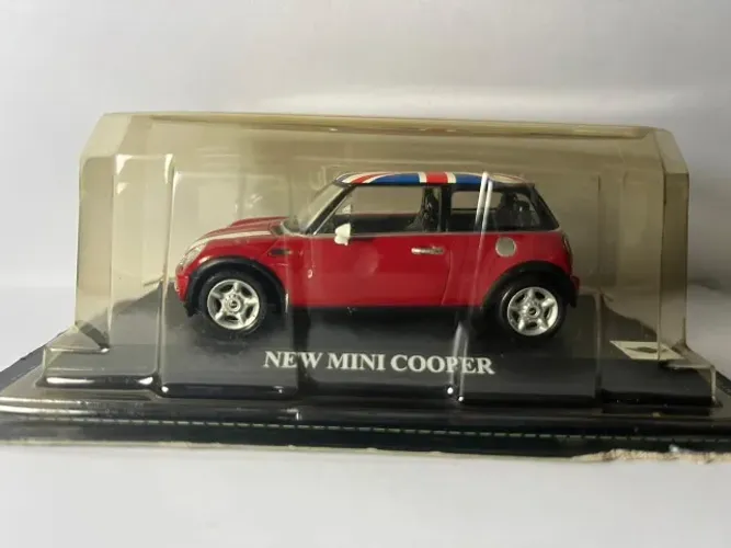 New Mini Cooper 1:43 Auto Collection - Lacrada