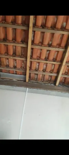 Desmanche de casa madeira e telhas 