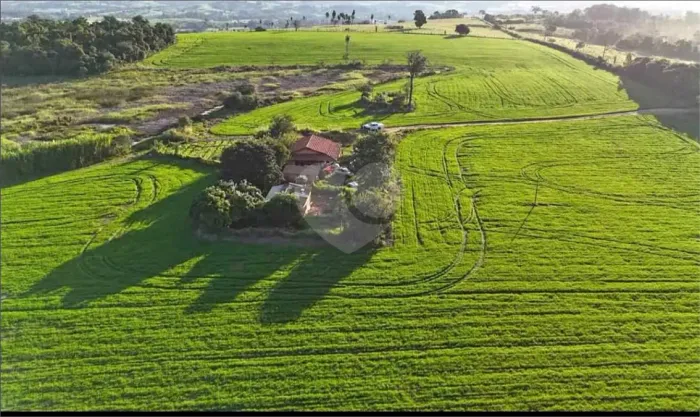 Sitio para venda com 3 quartos no município de Pereiras - SP