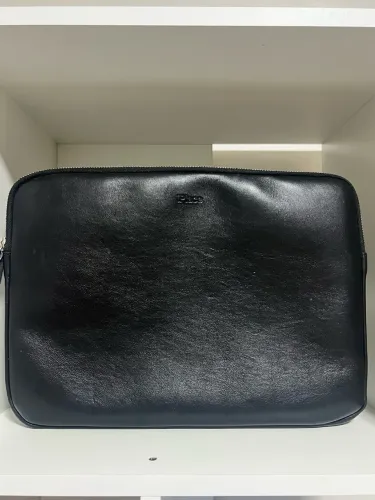 Capa Sleeve para MacBook iPlace (Linha Pampas) em couro preto