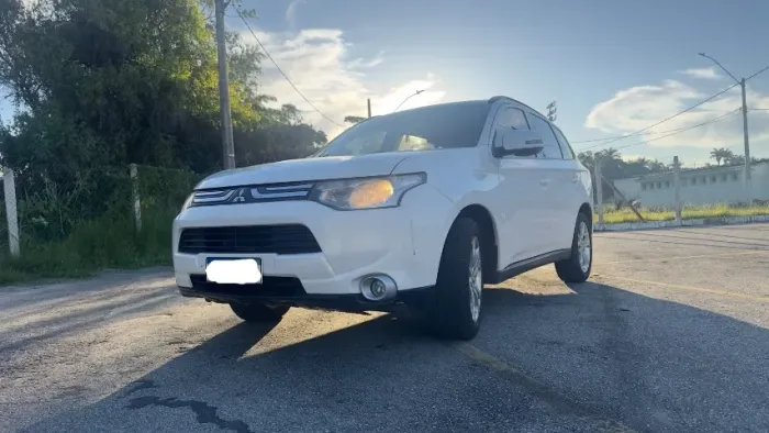Mitsubishi Outlander 2.0 16V 160cv Aut. 2014