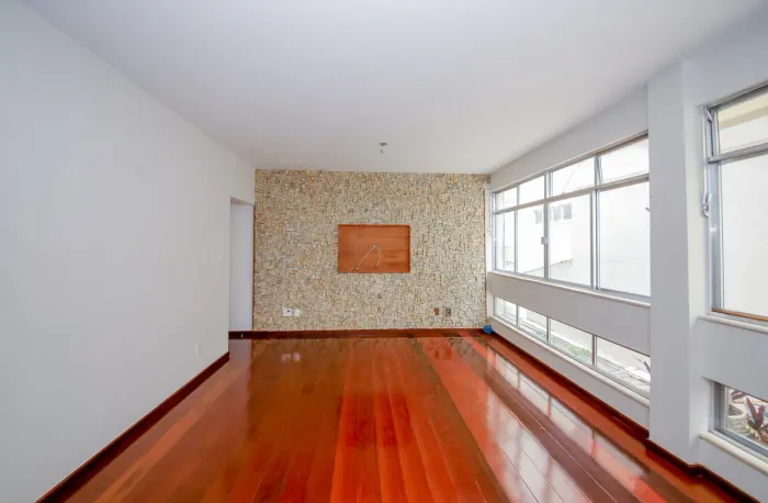Tranquilidade e charme a poucos minutos do Centro para venda e locação
