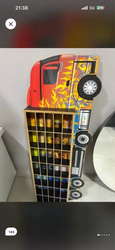 Caminhão gigante para guarda carrinho dá hotwells