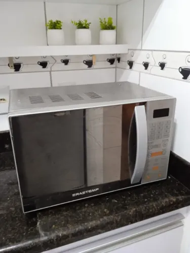Microondas semi-novo