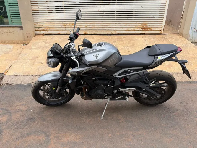 Triumph Street Triple 765 R 2024