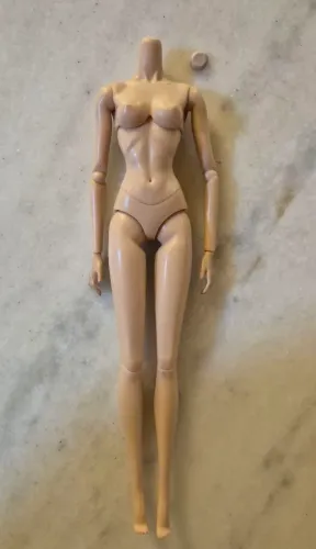 Integrity Toys Fashion Royalty corpo white